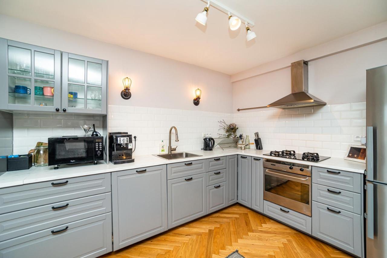 Central, Spacious, Modern 5 Bedrm Duplex W/Balcony Praga Exterior foto